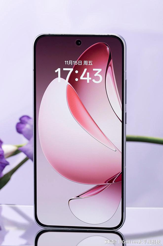 大又好玩超越iPhone的小“OPhone”！尊龙凯时网站OPPO Reno13 Pro强(图3)